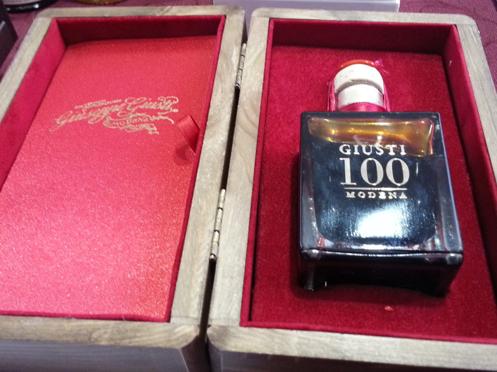 Aceto balsamico centanario azienda Giuseppe Giusti di Modena